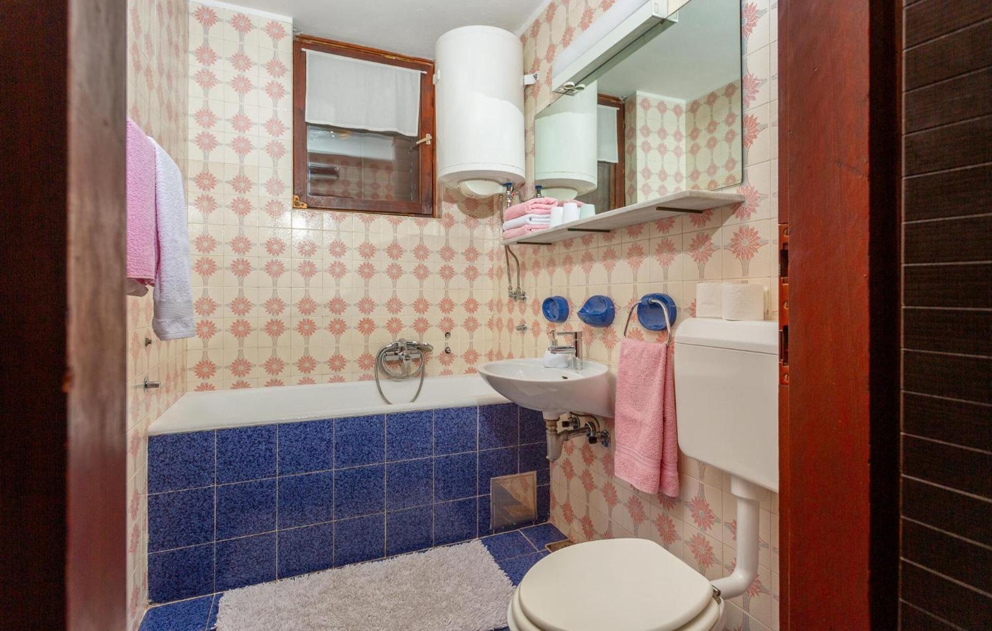 3 Bedroom Stunning Apartment In Krk Krk Town Exterior foto