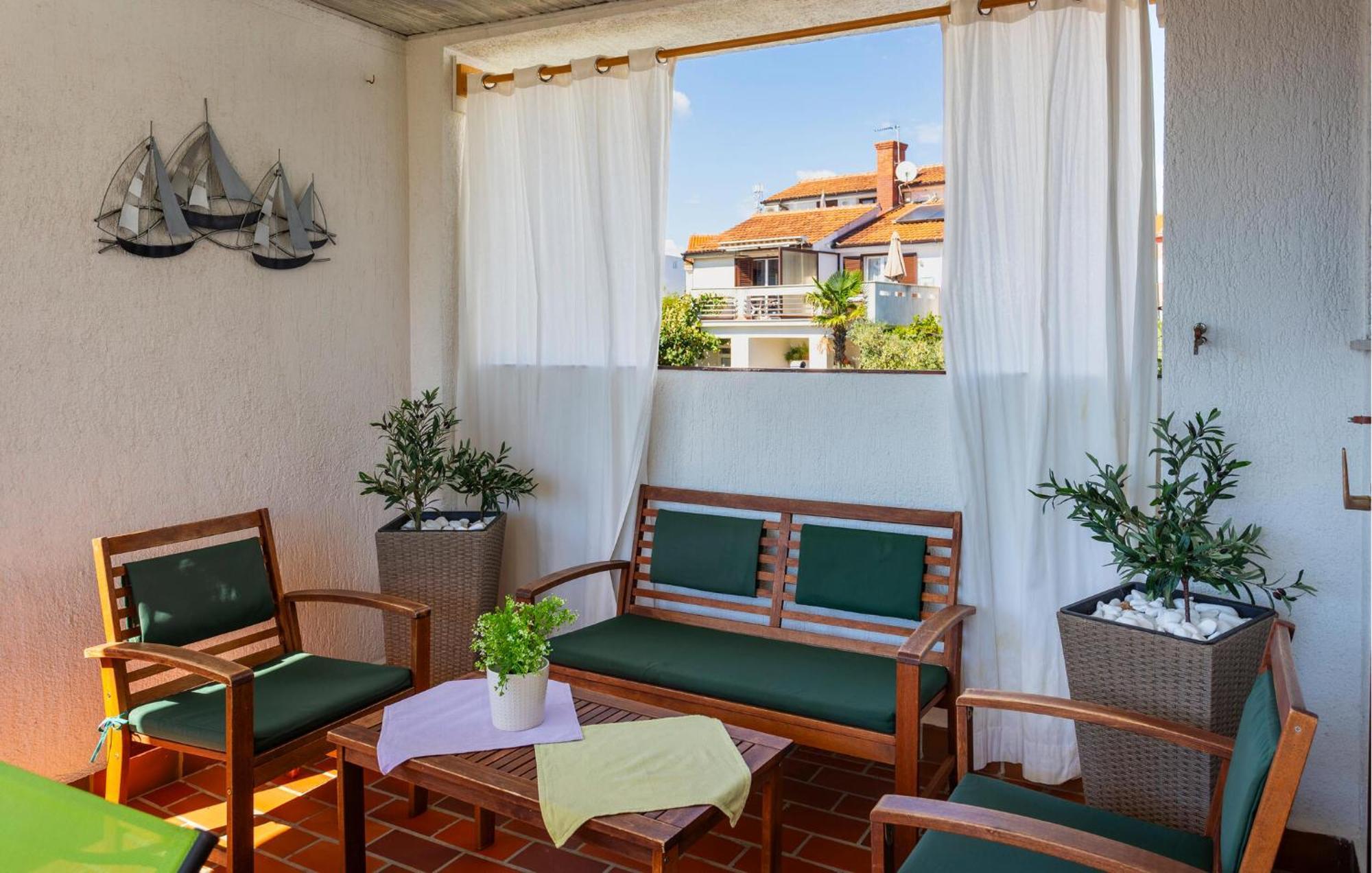 3 Bedroom Stunning Apartment In Krk Krk Town Exterior foto